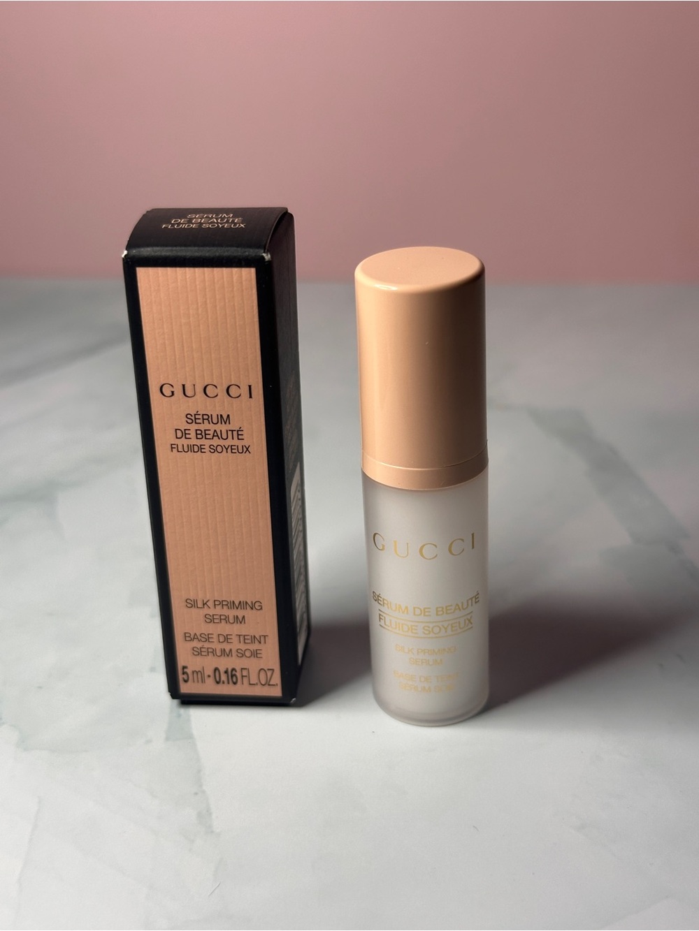 Gucci Sérum de Beauté Silk Priming Serum – Nude Beige 5 mL travel size